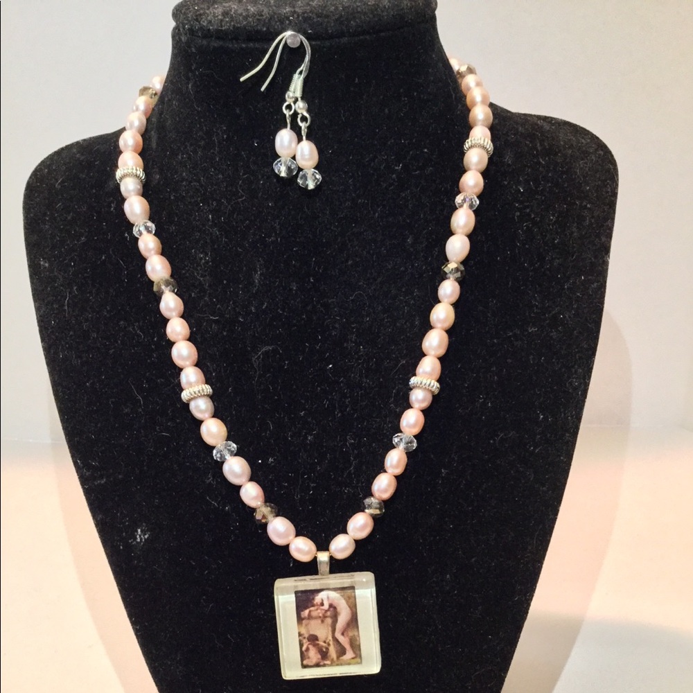 Faux pearl necklace set